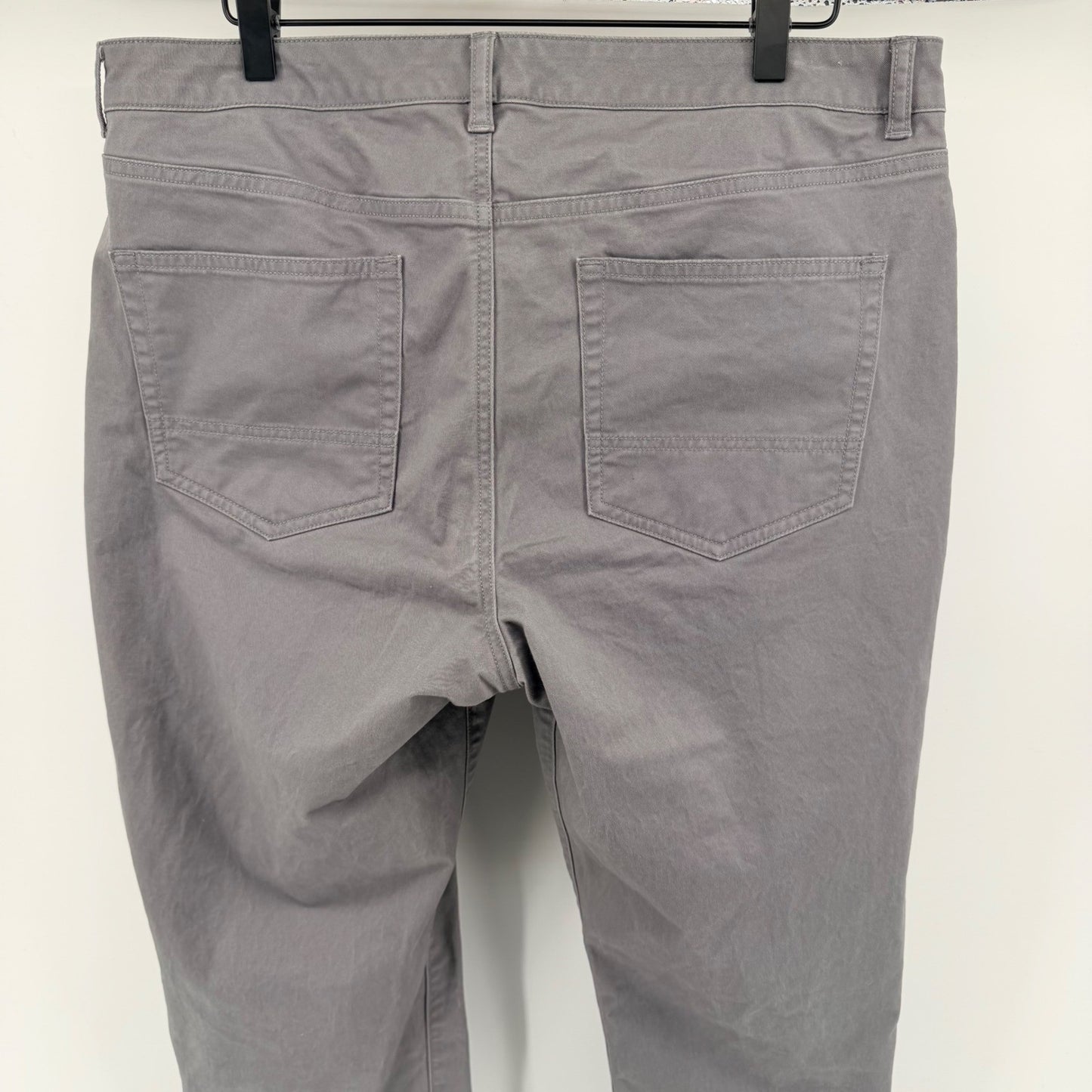 UNTUCKit Straight Fit 5-Pocket Pants Gray Stretch Cotton Chinos 35x32 Mens