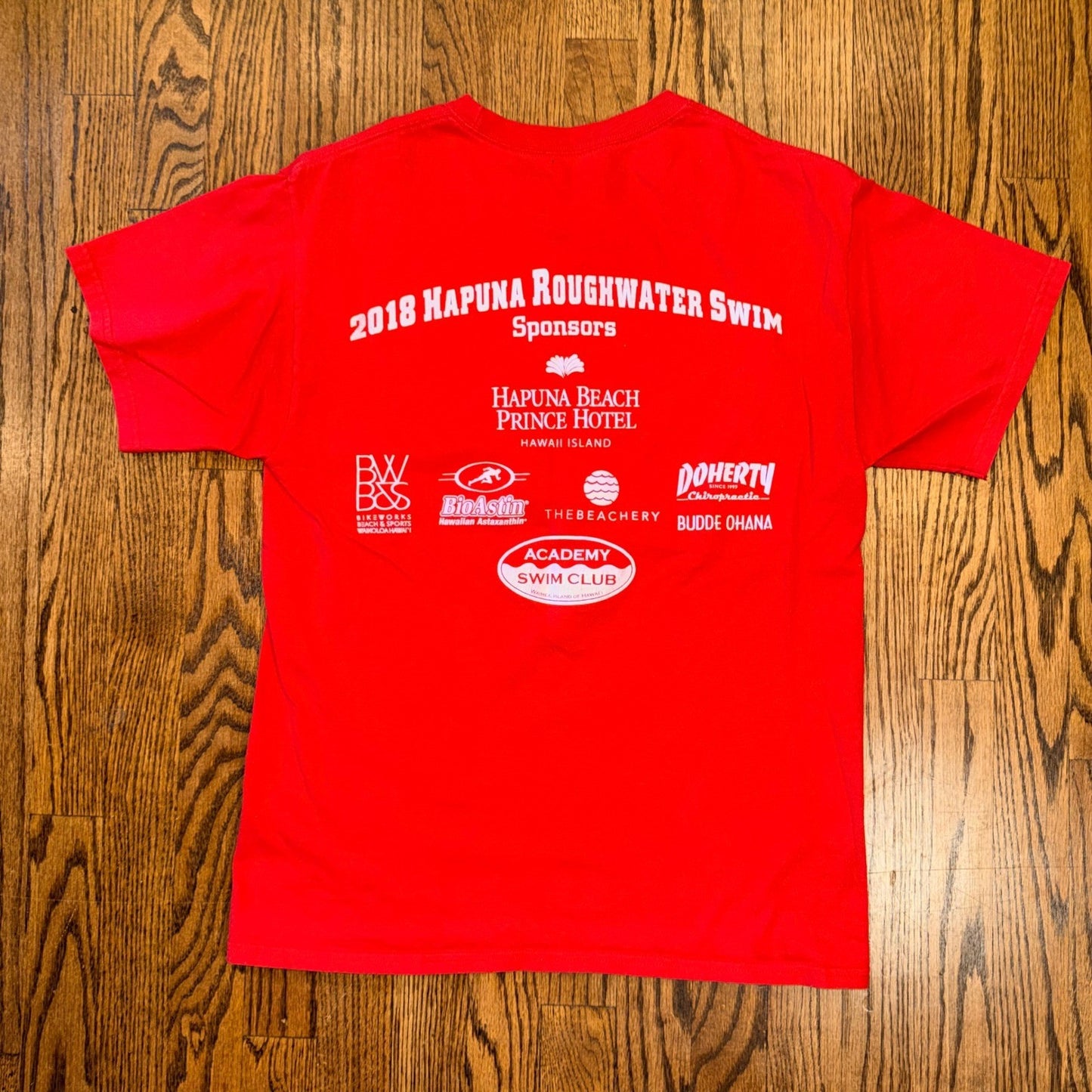 Hapuna Roughwater Swim 2018 Triple Crown Series Graphic T-Shirt Medium Red