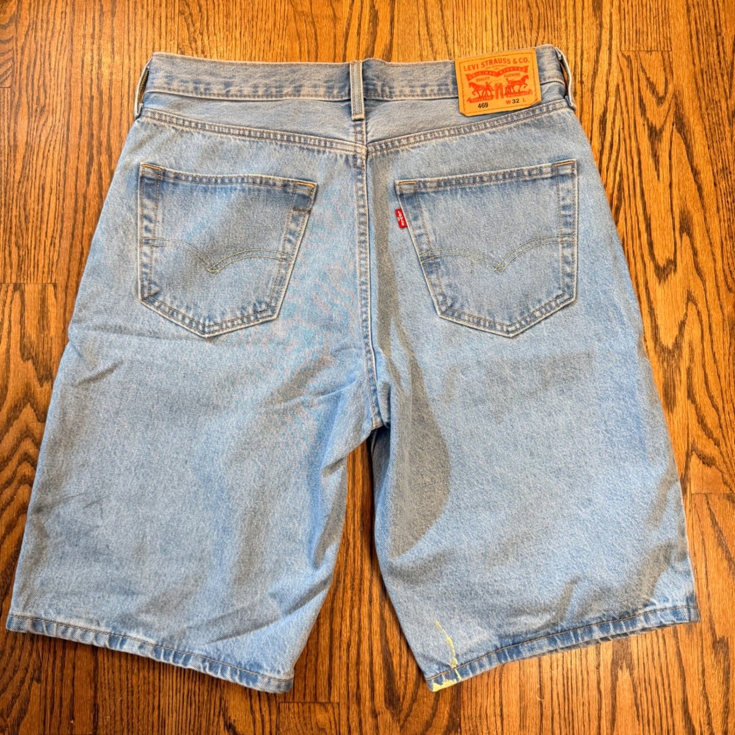 Levi's 469 Loose Fit Denim Shorts Paint Splatter Light Wash 32 Blue Jorts Y2K