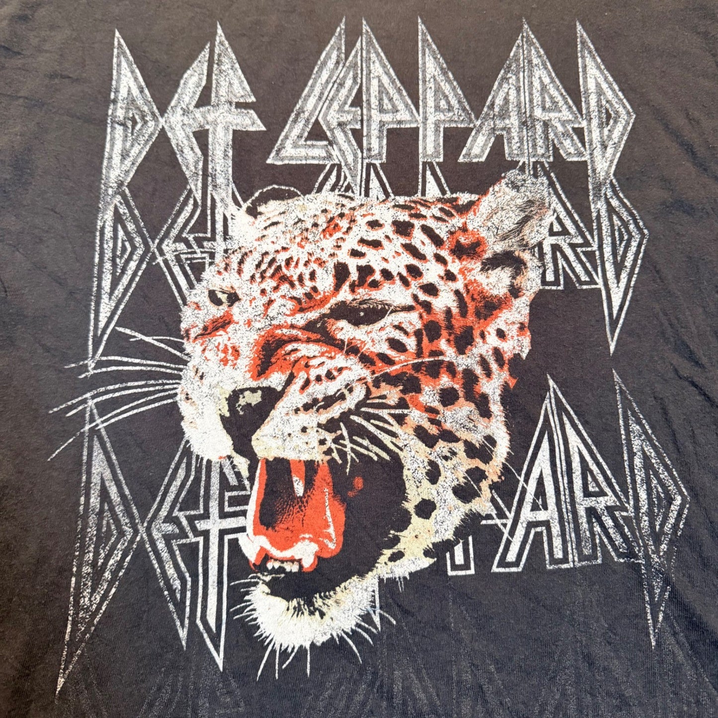 Def Leppard Graphic Band T-Shirt Leopard Rock Logo Size Large Black