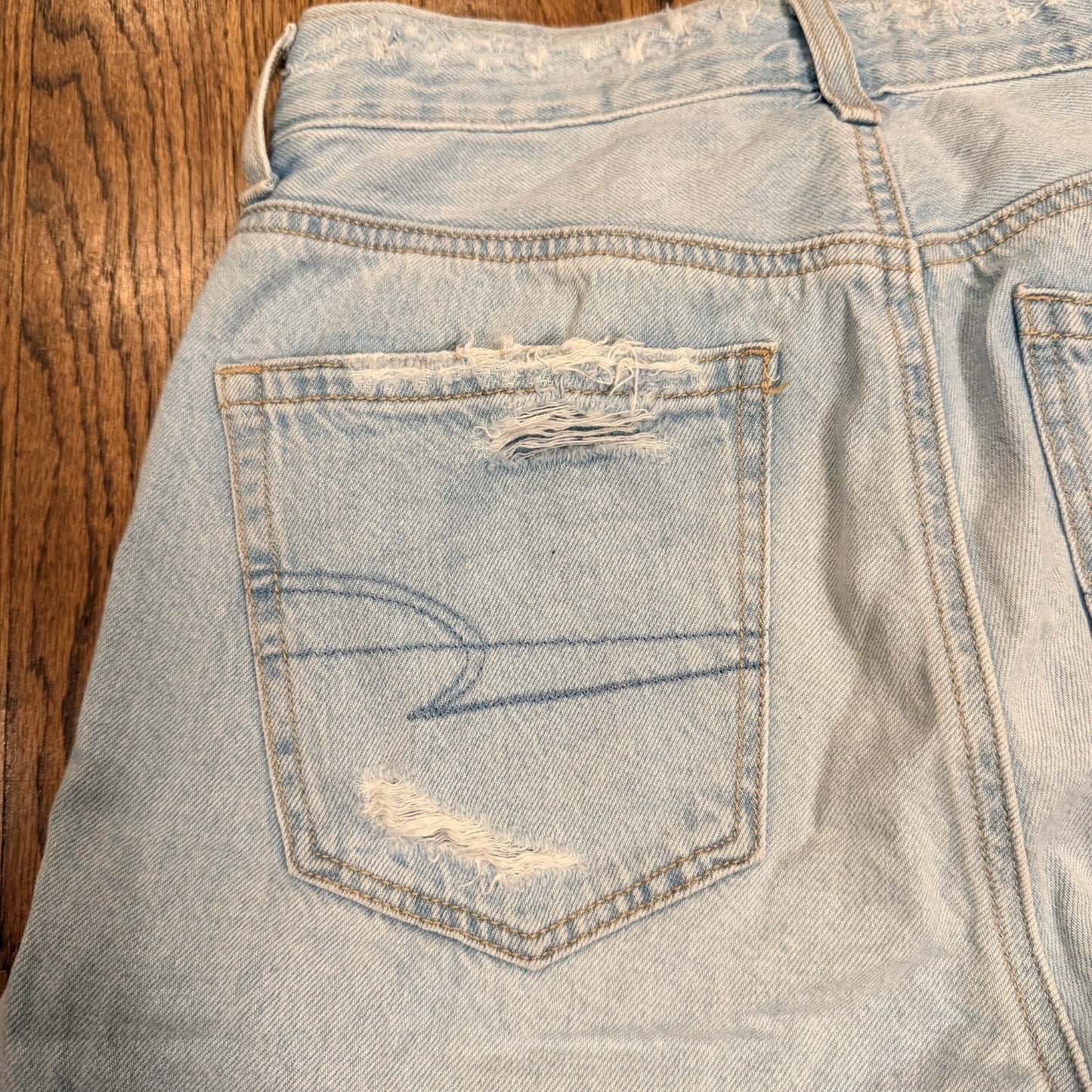 American Eagle Mom Jeans Size 0 Ripped Distressed Light Wash Denim Y2K