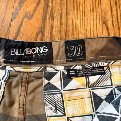 Billabong Built to Thrash Plaid Walk Shorts Size 30 Brown Navy Blue