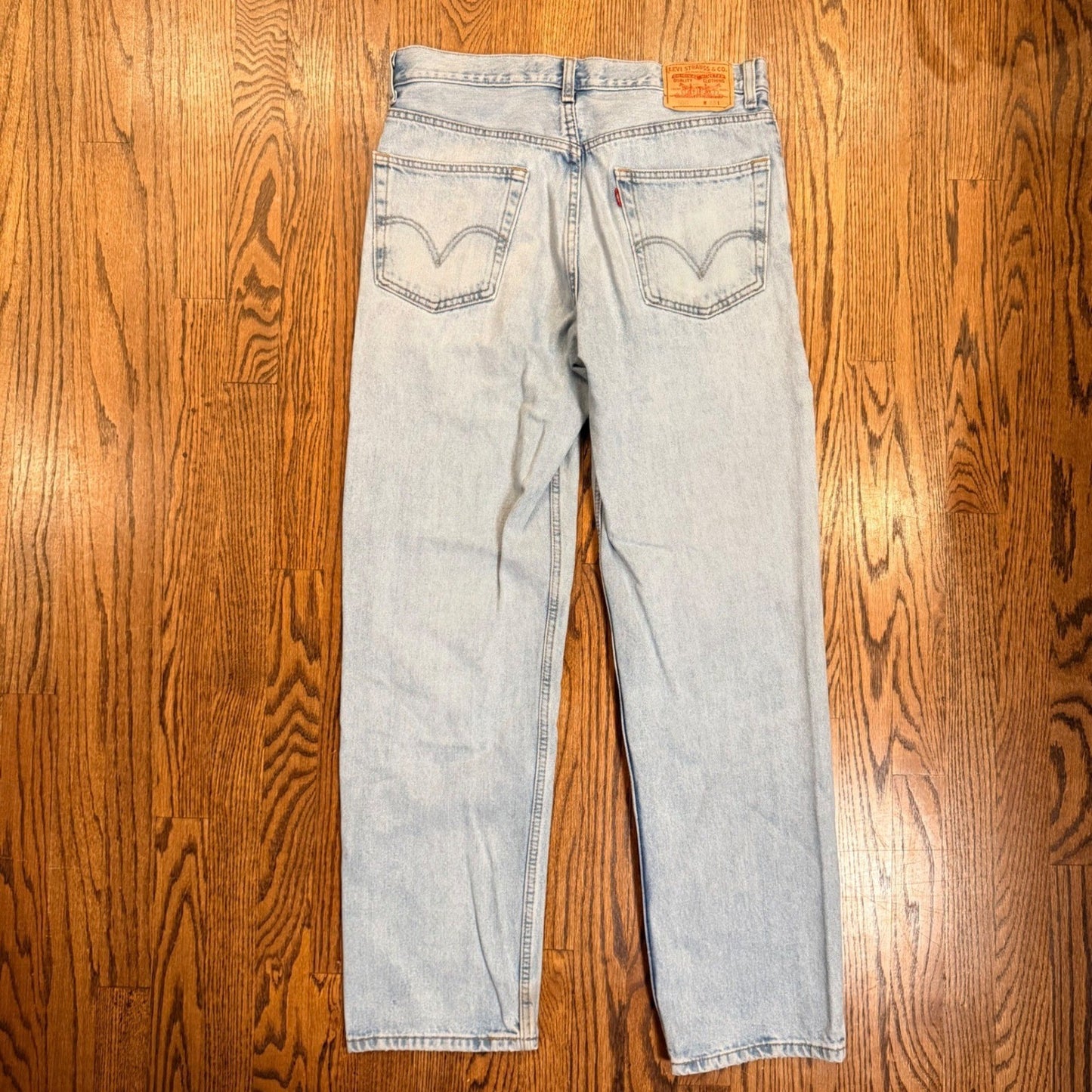 Vintage Levi's 550 Relaxed Fit Tapered Leg Jeans 33x34 Light Wash Blue Denim