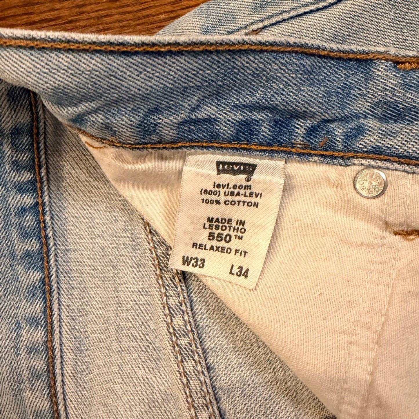 Vintage Levi's 550 Relaxed Fit Tapered Leg Jeans 33x34 Light Wash Blue Denim