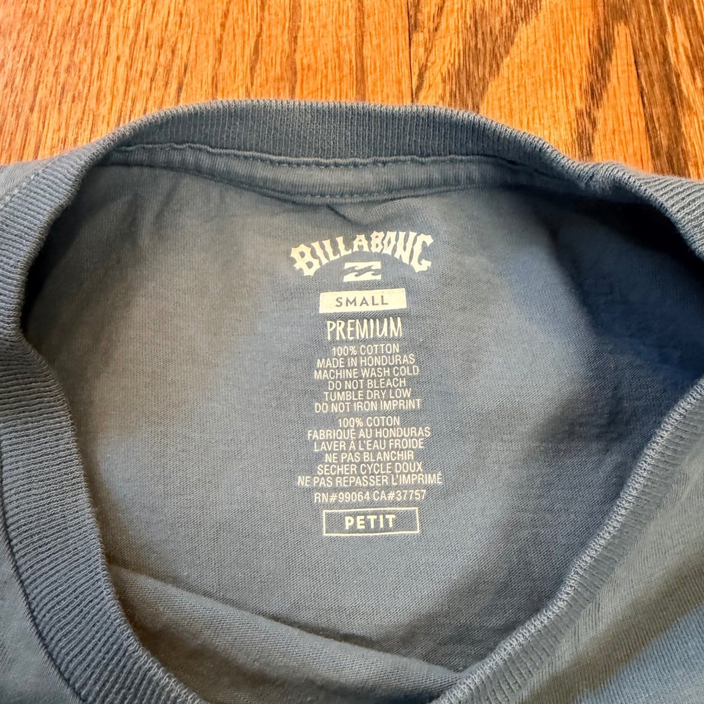 Billabong Premium Pocket T-Shirt Palm Tree Graphic Size Small Blue