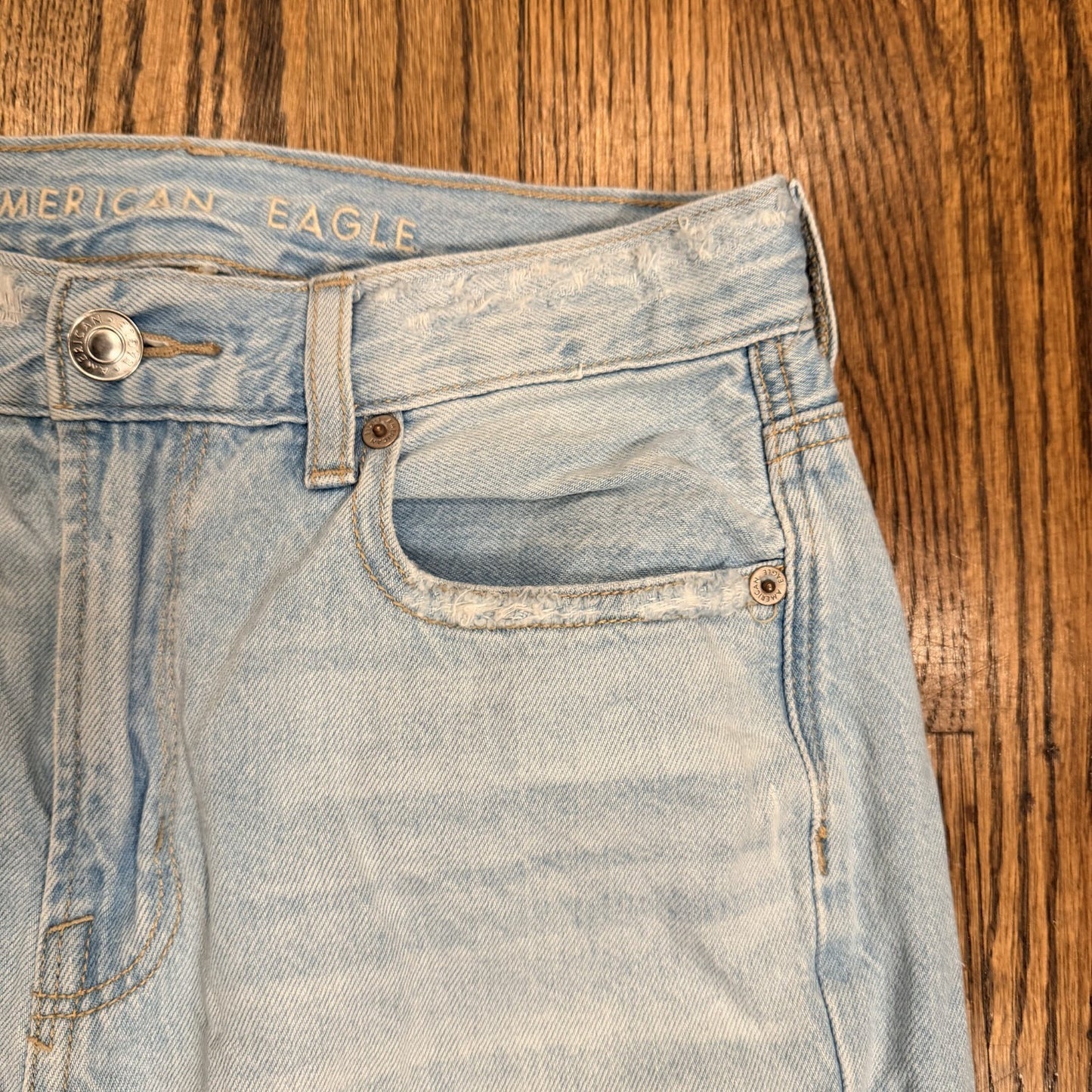 American Eagle Mom Jeans Size 0 Ripped Distressed Light Wash Denim Y2K