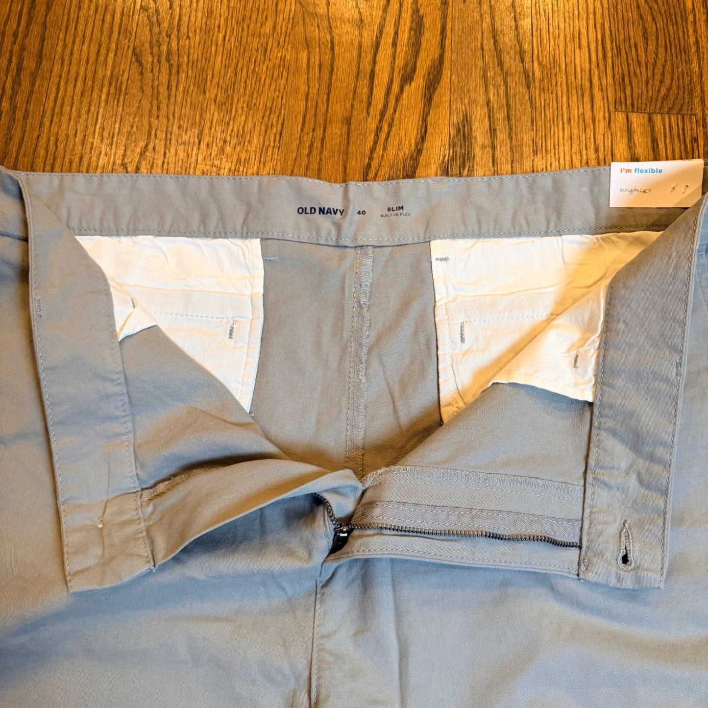 Old Navy Slim Built-In Flex Chino Shorts 9" Inseam 40 Light Gray NWT