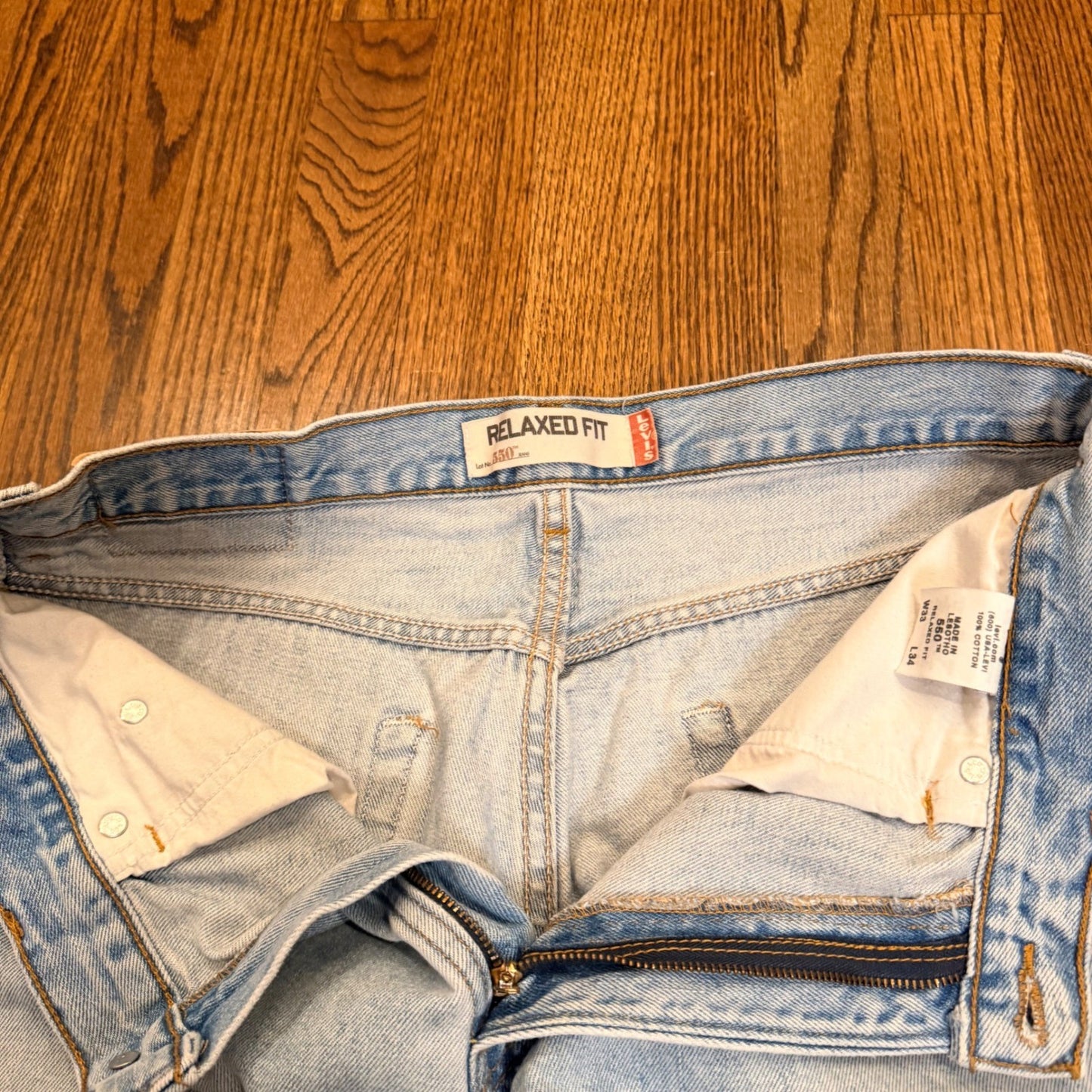 Vintage Levi's 550 Relaxed Fit Tapered Leg Jeans 33x34 Light Wash Blue Denim