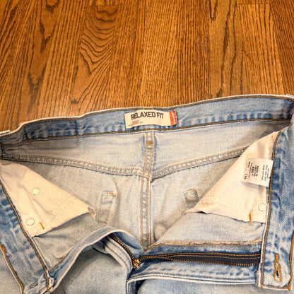 Vintage Levi's 550 Relaxed Fit Tapered Leg Jeans 33x34 Light Wash Blue Denim
