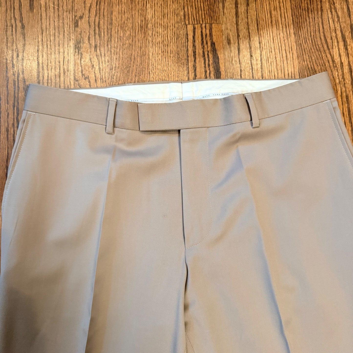 Hugo Boss Mens Tan Beige Flat Front Dress Pants Trousers 35x31 Luxury Business
